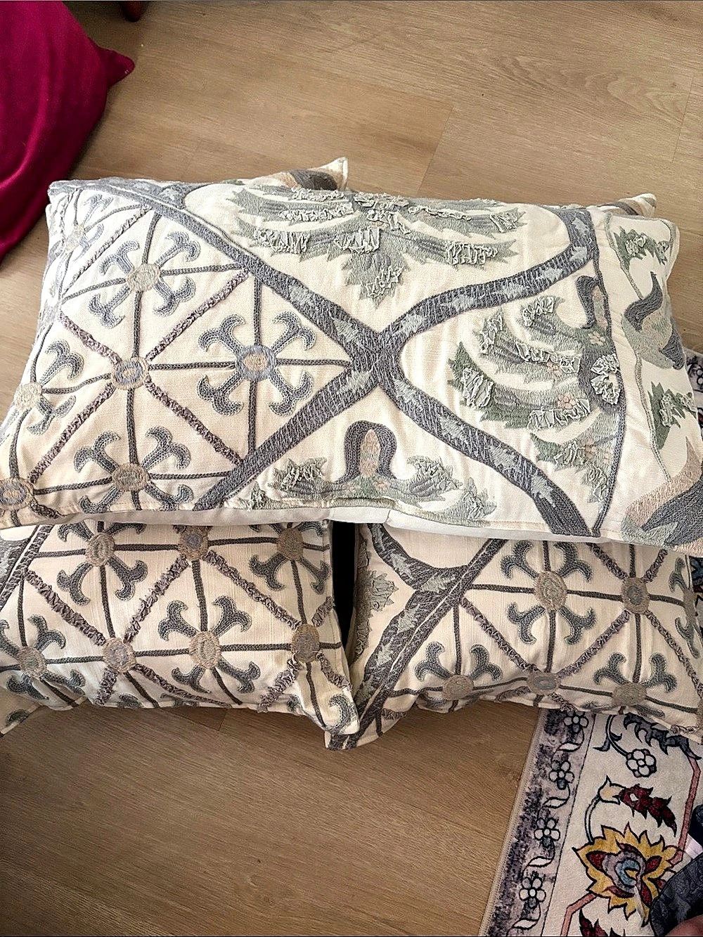 🧑‍🩰POTTERY BARN  Embroidered Batik Accent Pillows in Cream & Gray x 3